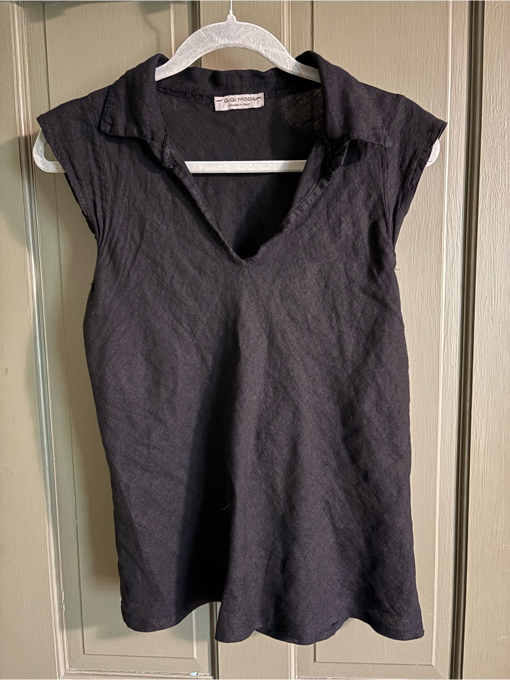 Gigi Moda Made in Italy Breathable Linen Black V-Neck Cap Sleeve Blouse
